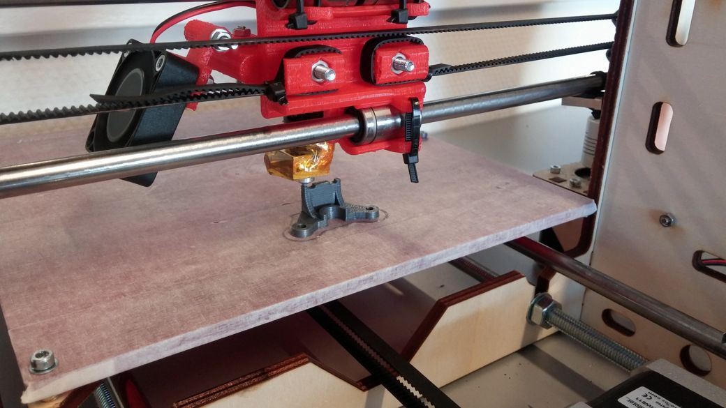3D printer printing the end stop mount
